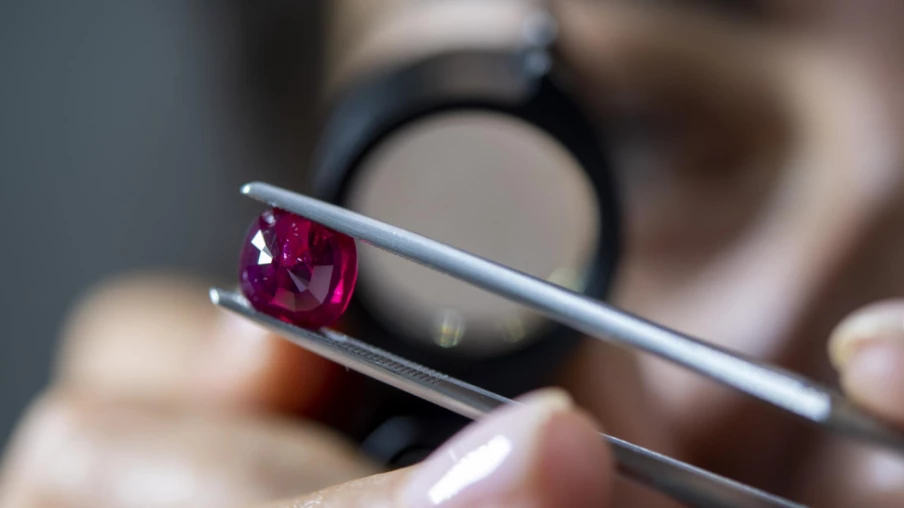Découverte d'un rubis de 11'000 carats à Mogok (Birmanie)