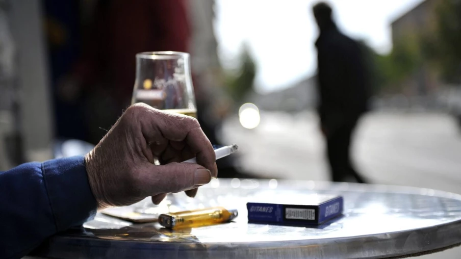 Députés genevois : campagne anti-tabac sur terrasses jugée trop timide