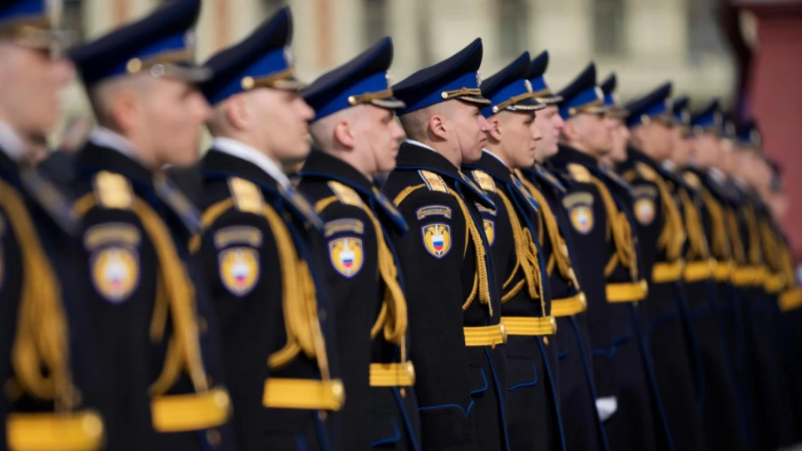 Début du défilé du 9 mai sur la place Rouge à Moscou