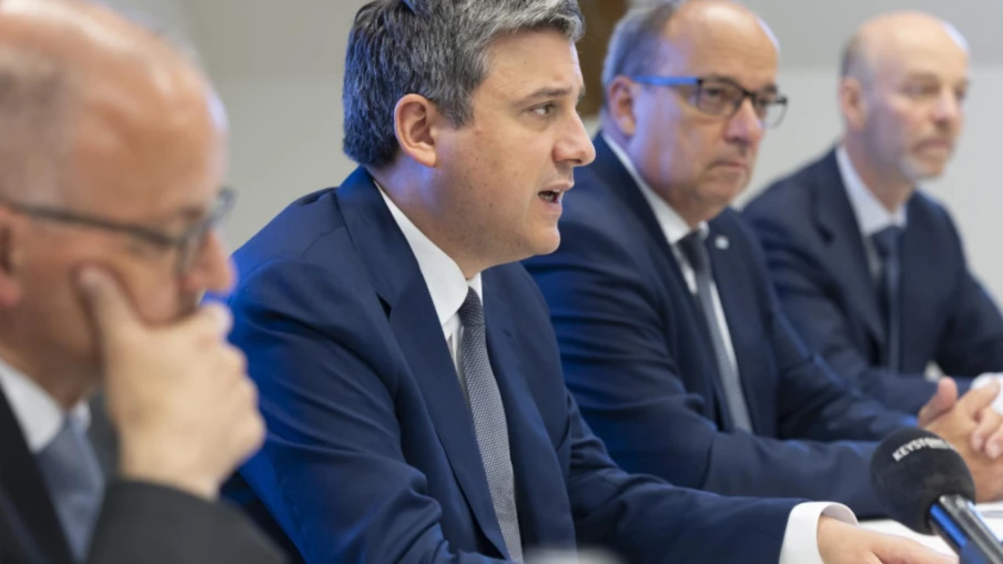 Cantons et communes s'opposent à l'initiative UDC 'Pas de Suisse à 10 millions'