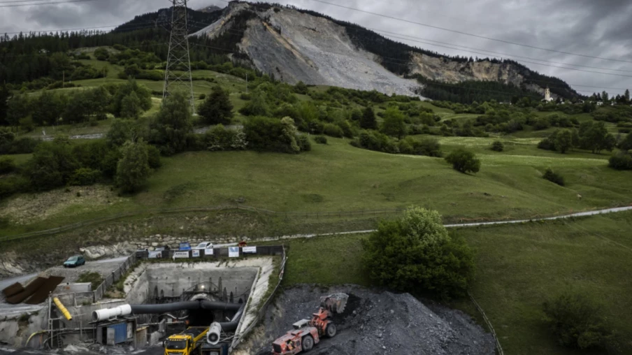 Le village de Brienz (GR) se repeuple grâce à la galerie de drainage