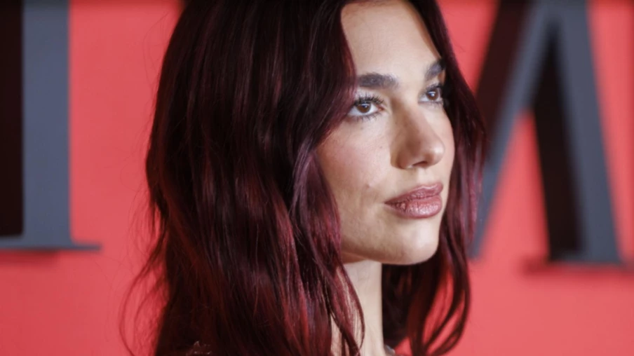 Dua Lipa poursuit Samsung pour usage non autorisé de son image