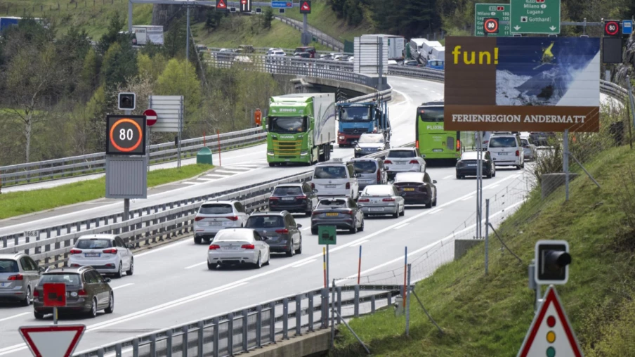 Gothard : dix kilomètres de bouchons au portail nord, trafic saturé
