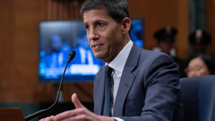 Kevin Warsh confirmé à la tête de la banque centrale américaine (Fed)