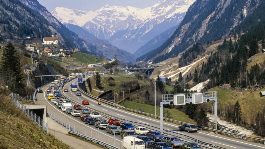 9 km de bouchon au tunnel du Gothard : plus d'1h30 d'attente