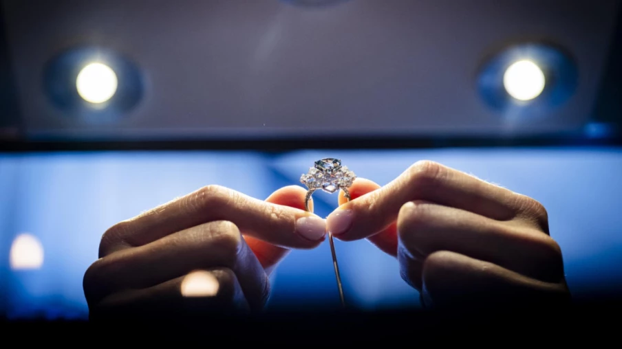 Le diamant bleu-vert Ocean Dream adjugé 13,6 MCHF, record