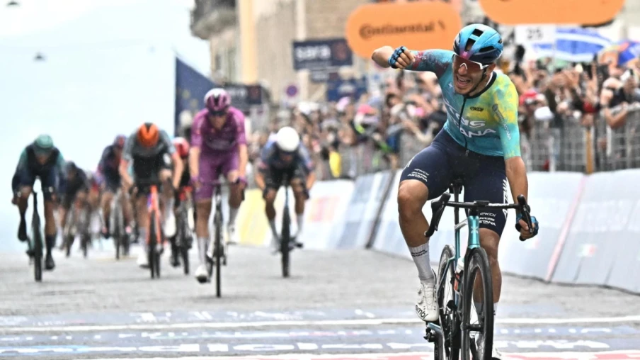 Ballerini s'impose à Naples après une chute, Eulalio conserve le rose
