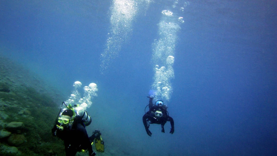 Cinq italiens décédés lors d'une plongée en grotte aux Maldives
