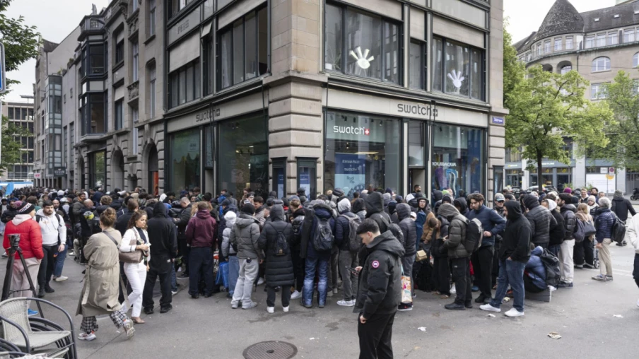 Swatch et Audemars Piguet : files d'attente pour la Royal Pop
