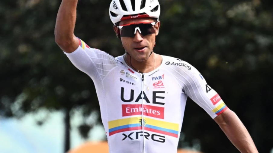 Jhonatan Narvaez remporte une nouvelle étape du Giro 2026 à Fermo