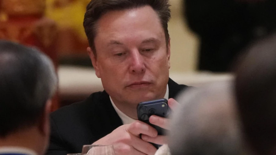 Procès OpenAI : Elon Musk dénonce un 'épouvantable précédent'