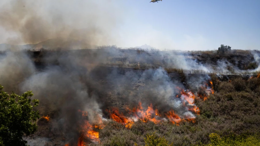 Un incendie menace des milliers d'habitations près de Los Angeles