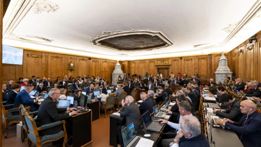 Les comptes 2025 de l'État de Fribourg : députés débattent d'un excédent