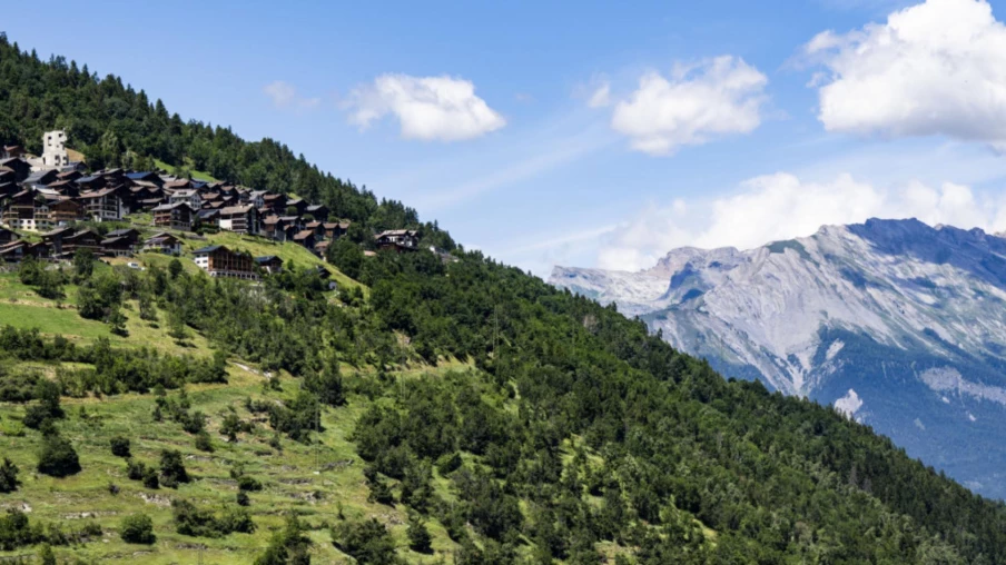 Tourisme valaisan 2025 : bilan positif, nuitées en hausse