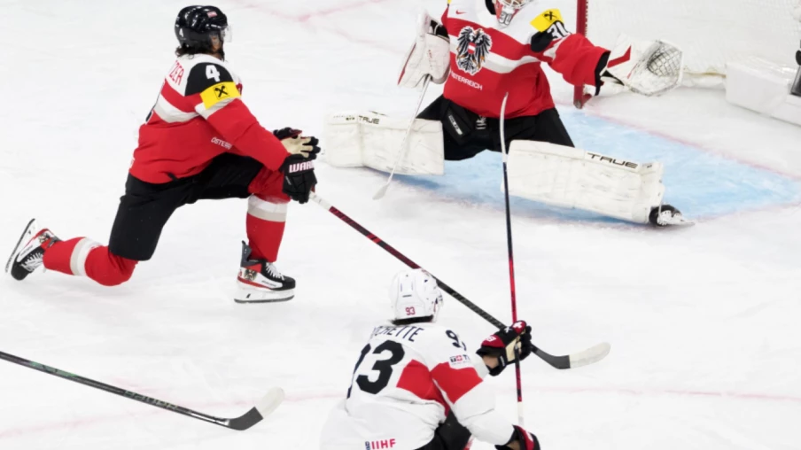 Suisse bat l'Autriche 9-0 au Mondial à Zurich : Genoni record mondial