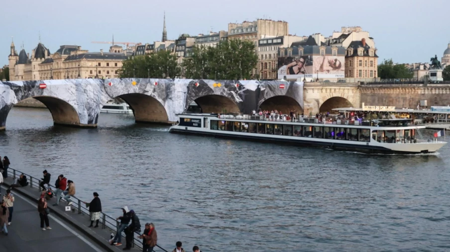 Le Pont Neuf transformé en La Caverne par JR : visite du 6 au 28 juin