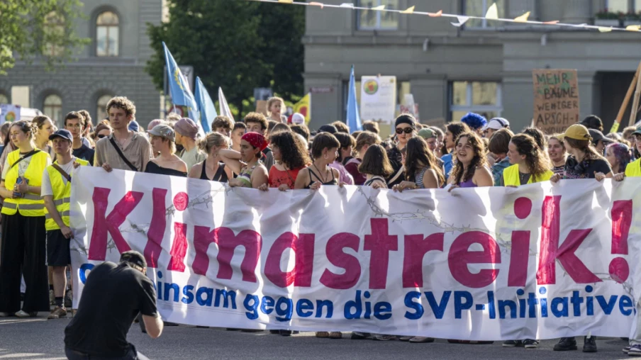 Grève du climat s'oppose à l'initiative 'Pas de Suisse à 10 millions'