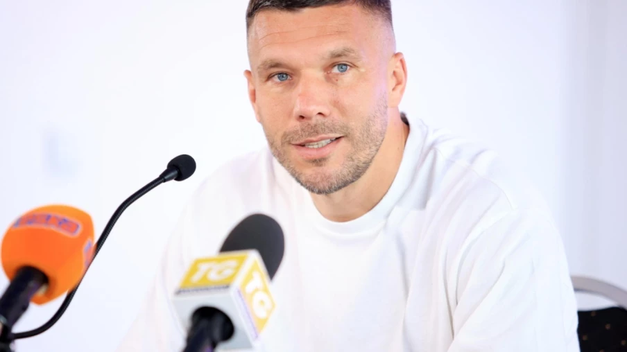 Lukas Podolski, 40 ans, annonce la fin de sa carrière