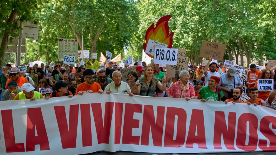 Des milliers manifestent à Madrid contre la crise du logement
