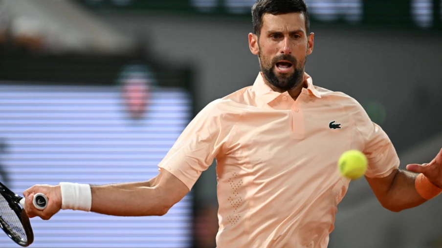 Roland-Garros : Djokovic bat Mpetshi Perricard et file au 2e tour