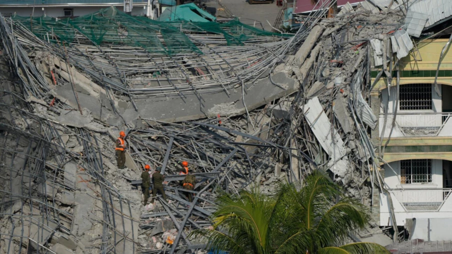 Effondrement d'un chantier aux Philippines : trois morts, 17 disparus