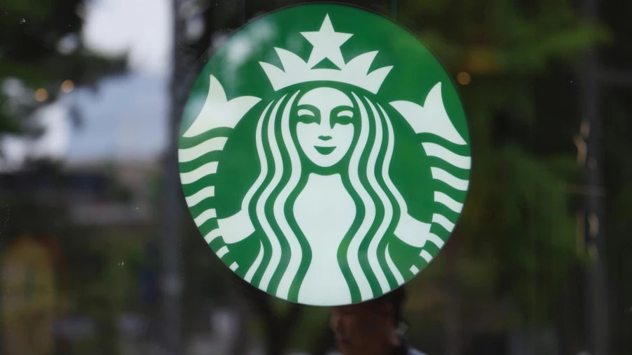 Starbucks en Corée du Sud : pub liée à l'IA provoque repli des ventes