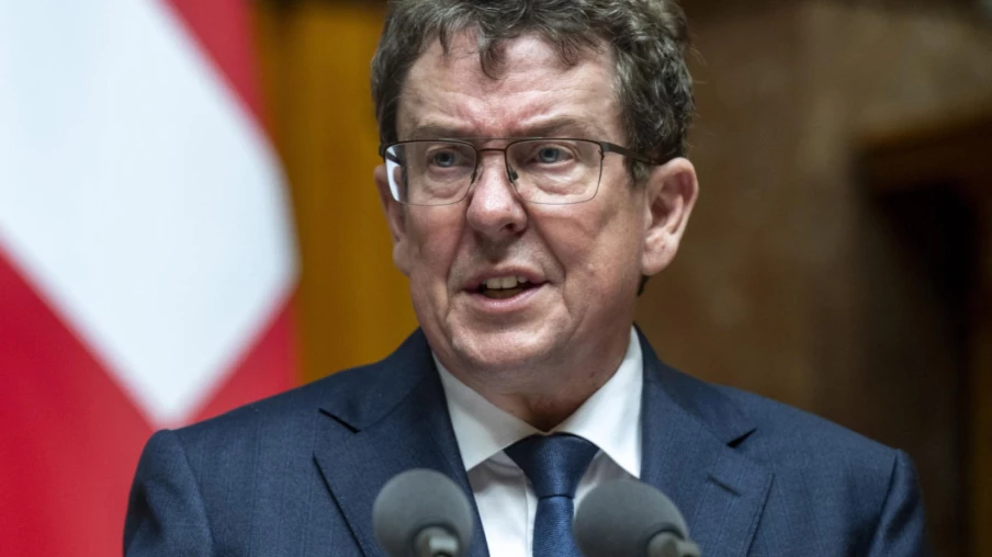 Albert Rösti reprend le travail en présentiel après opération du dos