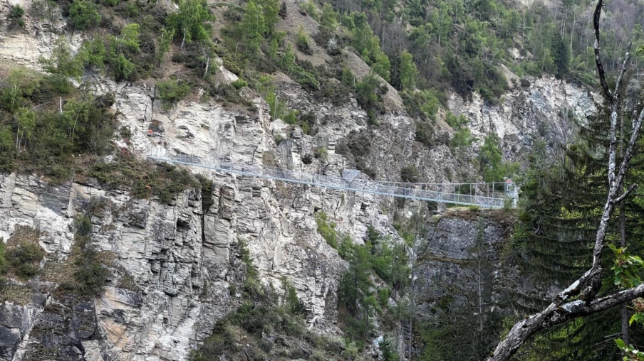 Passerelle suspendue au Val d'Hérens entre Hérémence et St-Martin