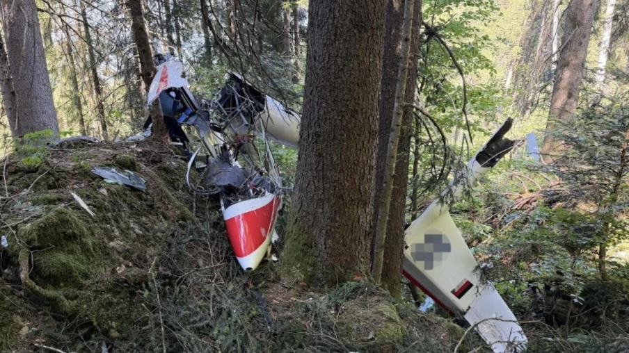 Pilote de planeur décède après un crash en forêt à Reichenburg (SZ)