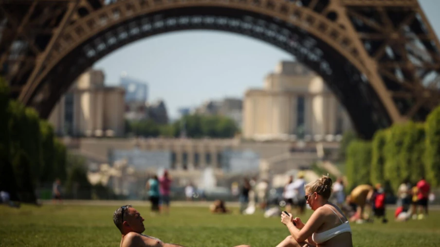 Plus de la moitié de la France a battu un record mensuel de chaleur