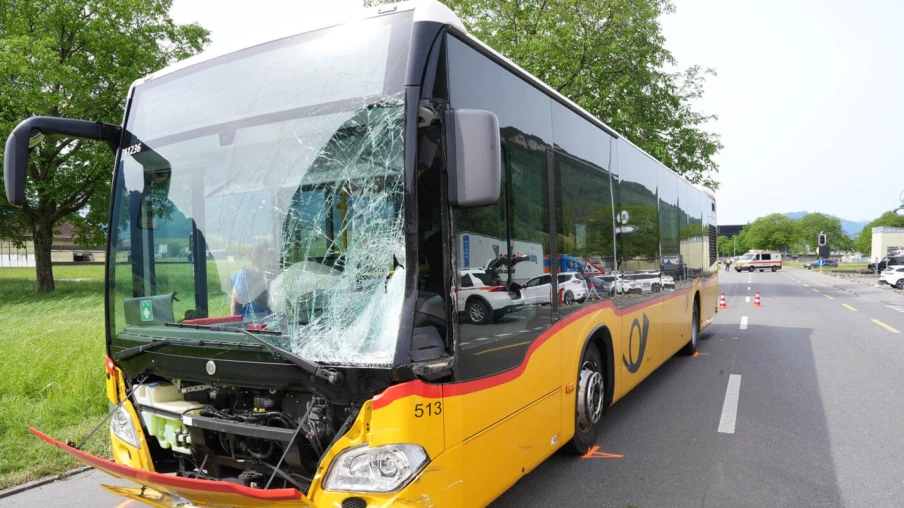 Collision vélo-car postal à Nidwald : nonagénaire de 90 ans tué
