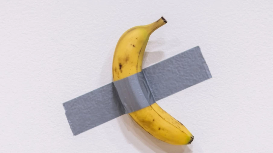 Metz : plainte contre X après le vol de la banane de Cattelan