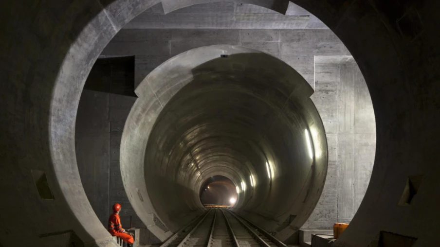 Saint-Gothard : dix ans du plus long tunnel ferroviaire du monde