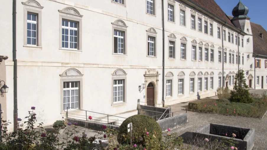 Porrentruy : la cour du château louée à des privés le week-end