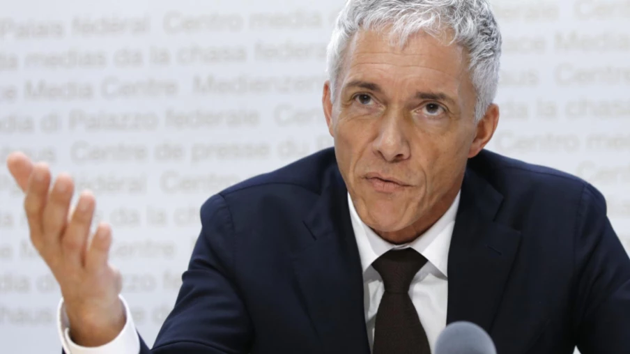 Incendie de Crans-Montana: Michael Lauber critique l'enquête