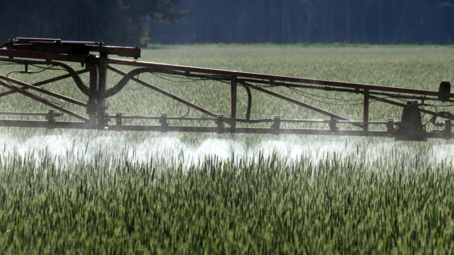Homologation accélérée des pesticides en Suisse validée par le Parlement