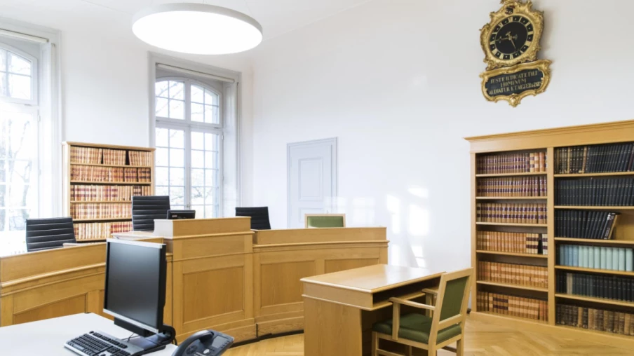 Berne : principe de la publicité des débats judiciaires respecté
