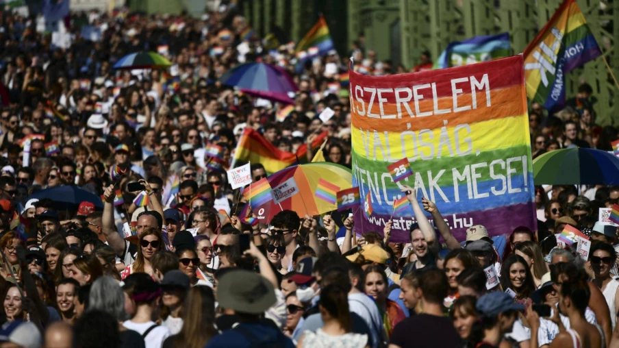 Hongrie : poursuites abandonnées contre la marche des fiertés
