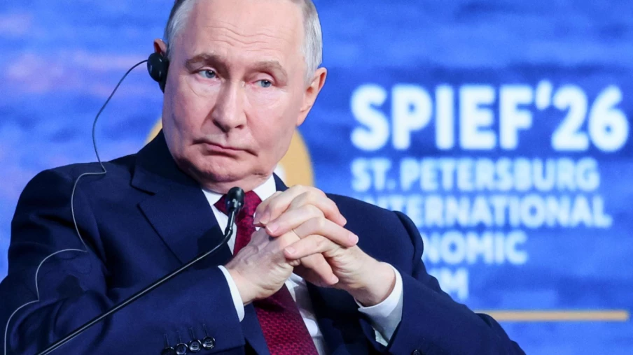 Au "Davos russe", Poutine minimise la crise économique
