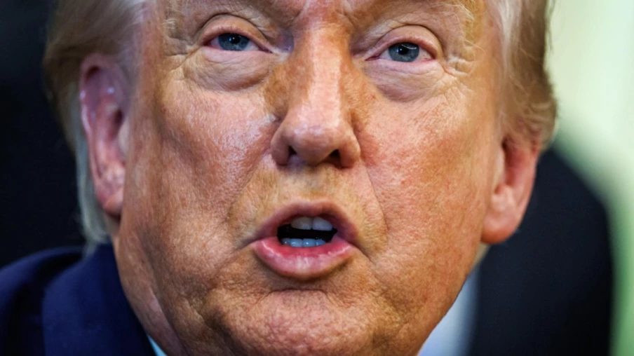 Un juge annule les restrictions de Trump sur l'immigration légale