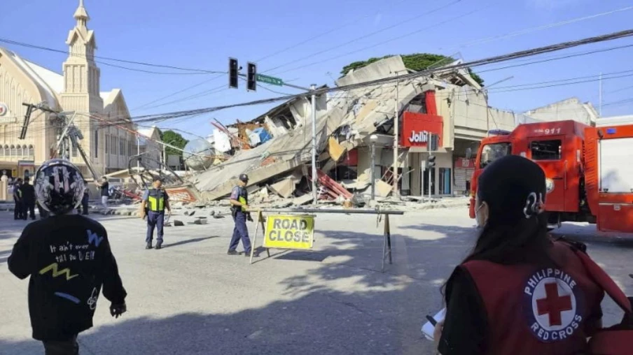 Séisme M7,8 aux Philippines : au moins 3 morts, alerte tsunami