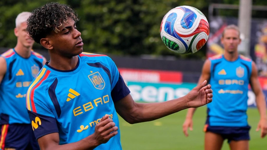 Yamal et Williams aptes pour la Coupe du monde, selon Luis de la Fuente
