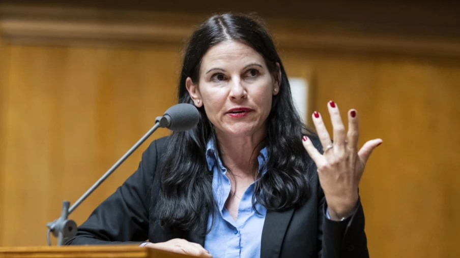 Nina Fehr Düsel (UDC/ZH) garde son titre de docteur malgré plagiat