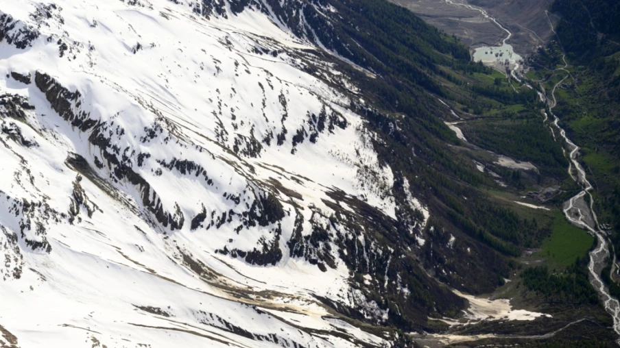 Blatten: surveillance renforcée du glacier d'Oigschtchummun