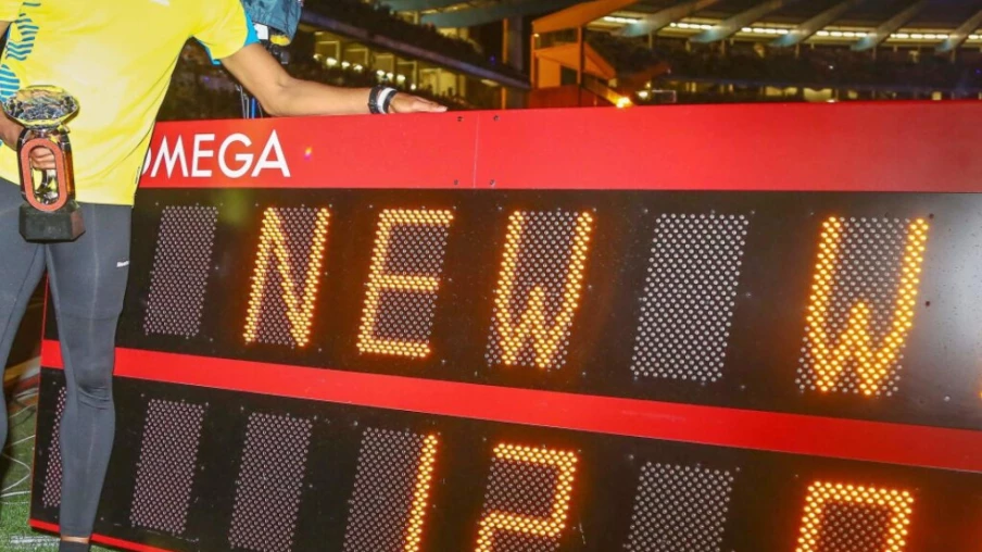 Ja'Kobe Tharp bat le record du monde du 110 m haies en 12,75 s