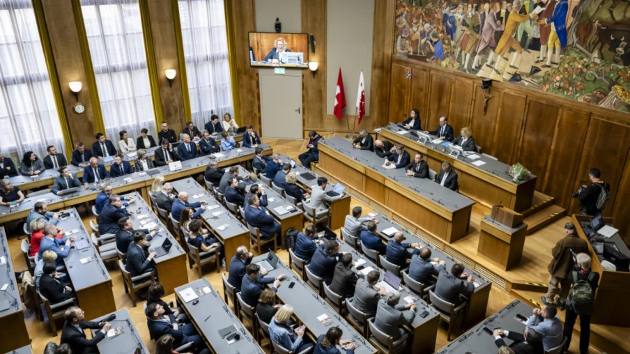Crans-Montana : le parlement valaisan valide le décret d'aide aux victimes