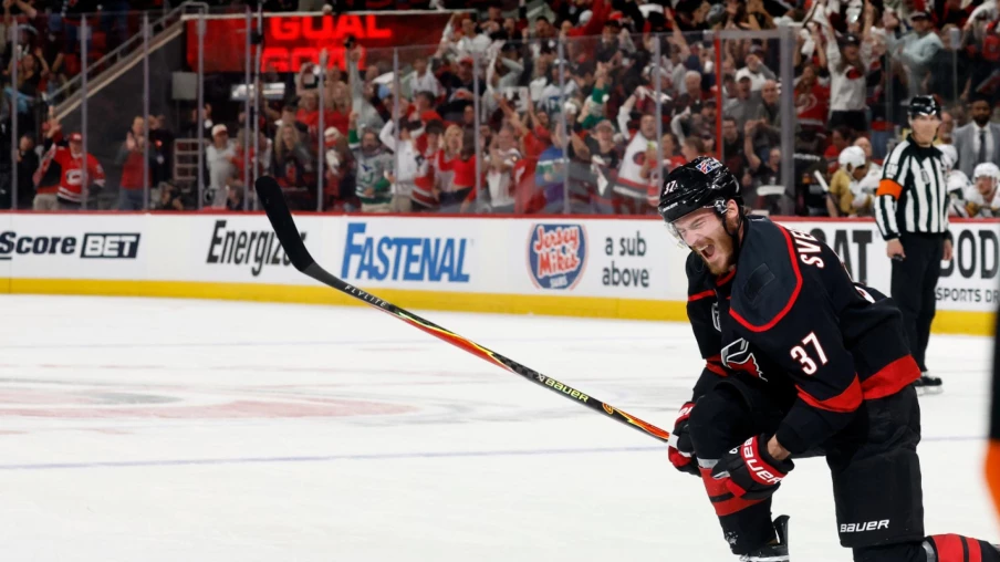 Hurricanes à deux pucks de la Coupe Stanley après un 4-2 contre Vegas