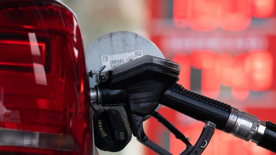 Prix du pétrole en forte baisse après espoirs de paix au Moyen-Orient