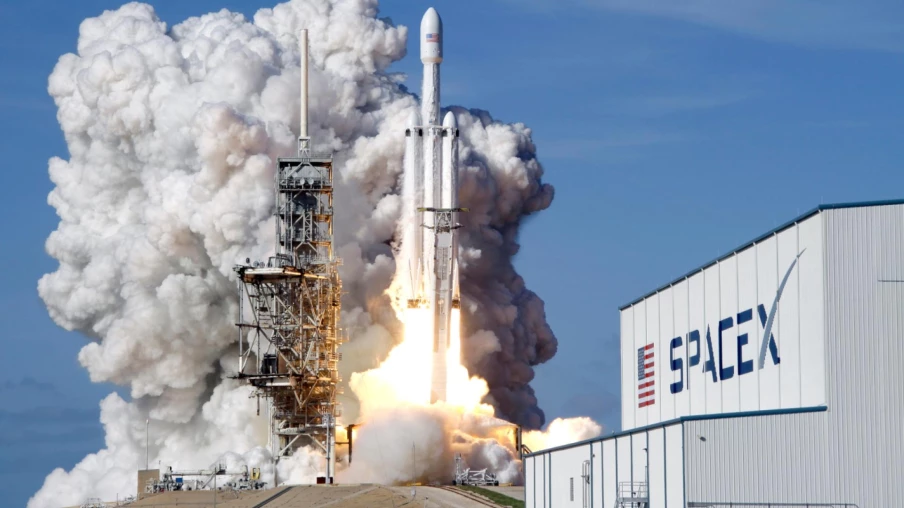 SpaceX lance Falcon 9 à Cap Canaveral avant son entrée en bourse