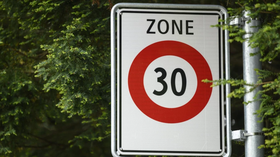 Bernois de 23 ans jugé pour 24 infractions, dont excès de vitesse